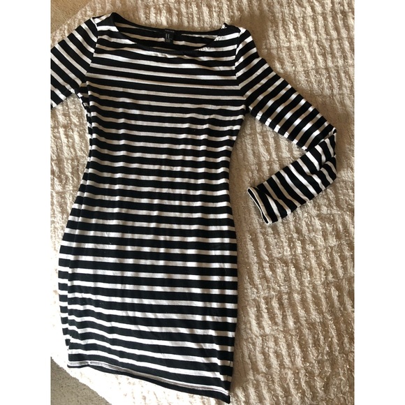 Forever 21 Dresses & Skirts - Black & White Striped Bodycon Dress